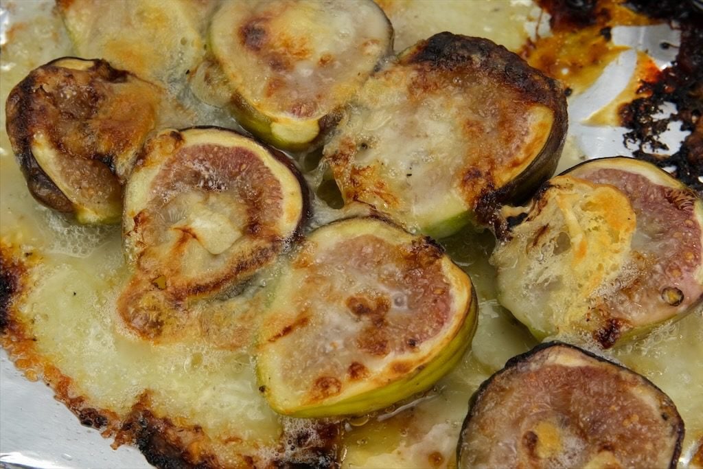 fresh fig salad with sorrel