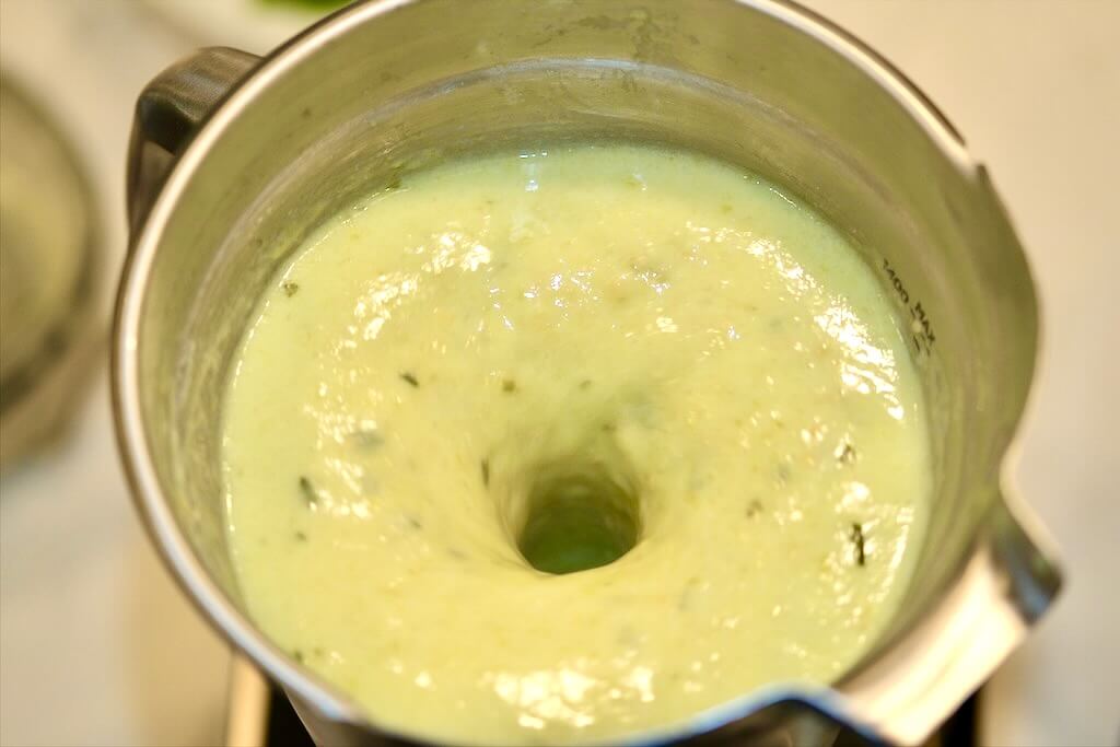 creamy salsa verde for chicken enchiladas suizas