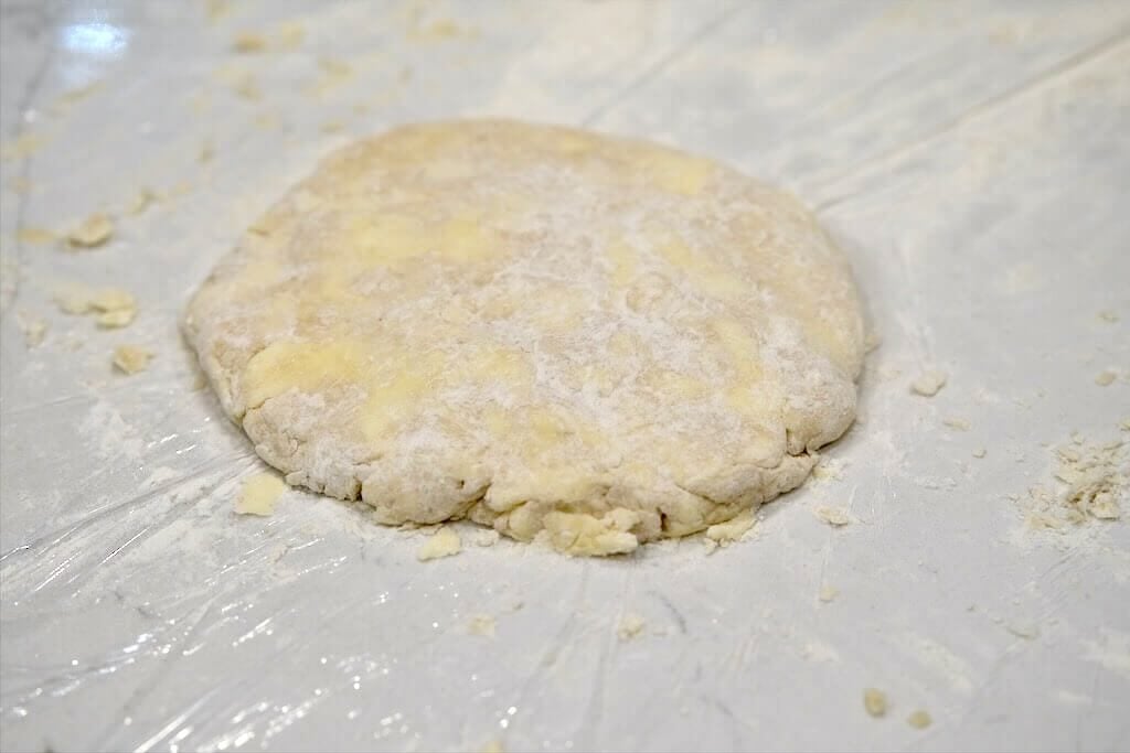 disc of flaky homemade pie crust dough