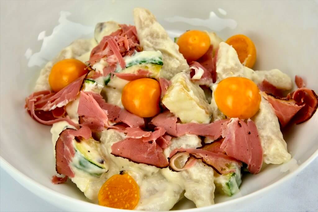 a bowl of maakroun bil toum