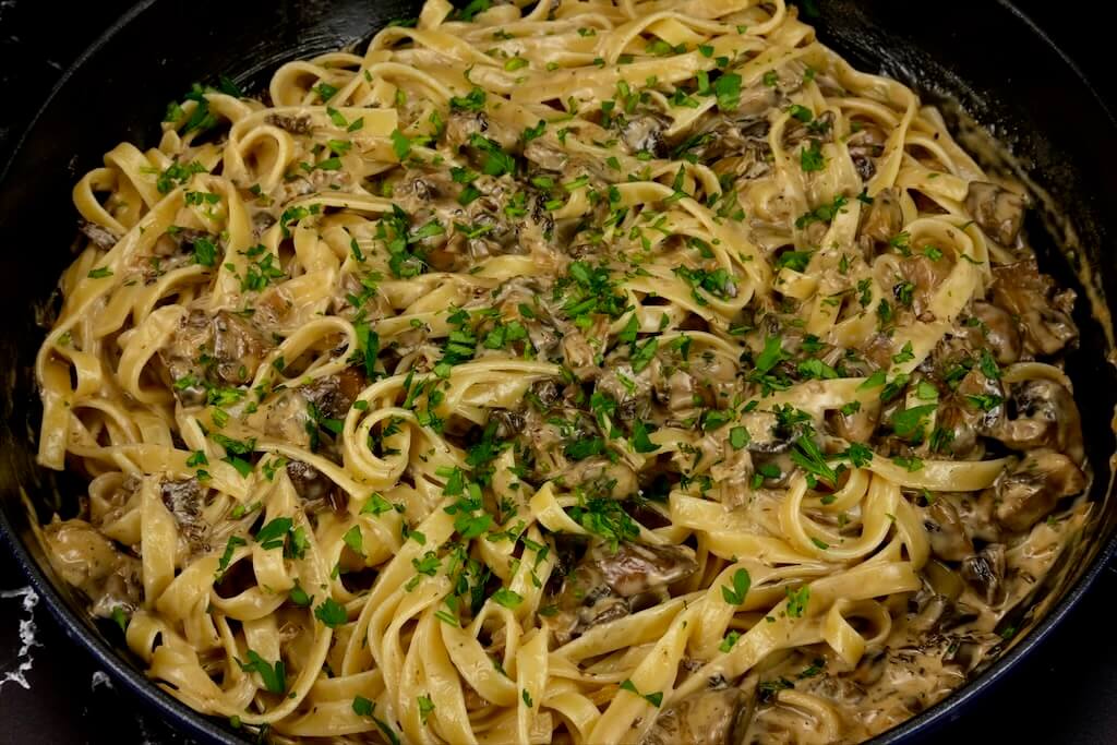 pasta with mushrooms in balsamic cream sauce