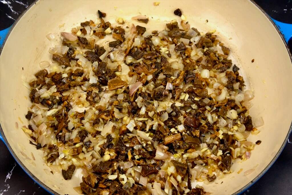 browning onions for the sauce for pasta with mushrooms