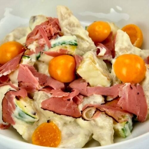 a bowl of maakroun bil toum