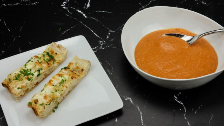 tomato soup with garlic-cheese bread