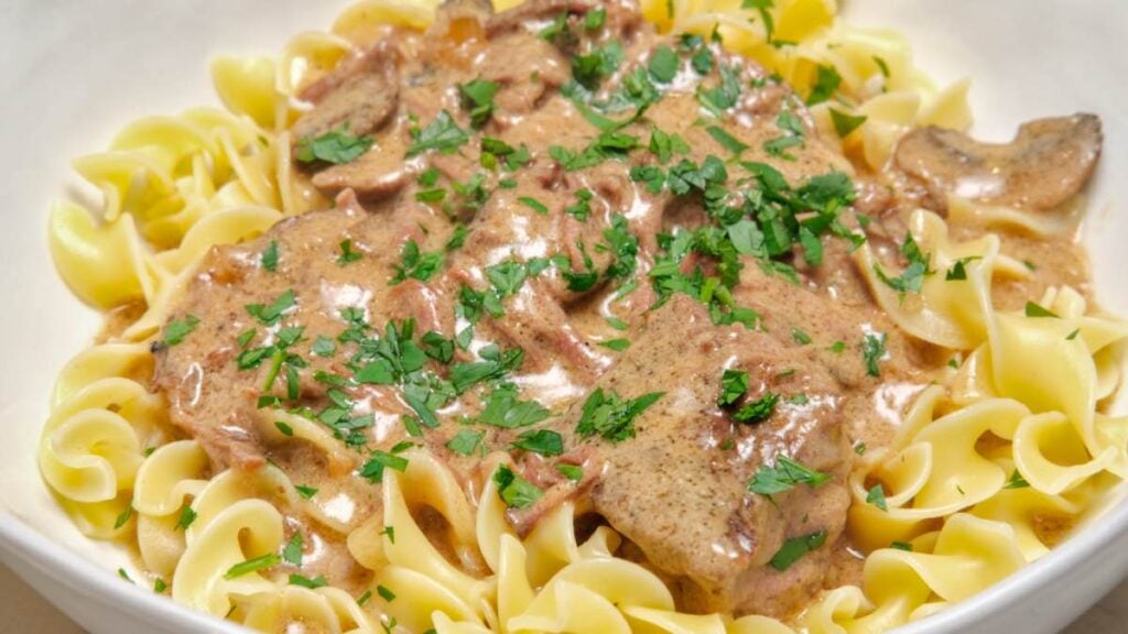 easy slow cooker beef stroganoff